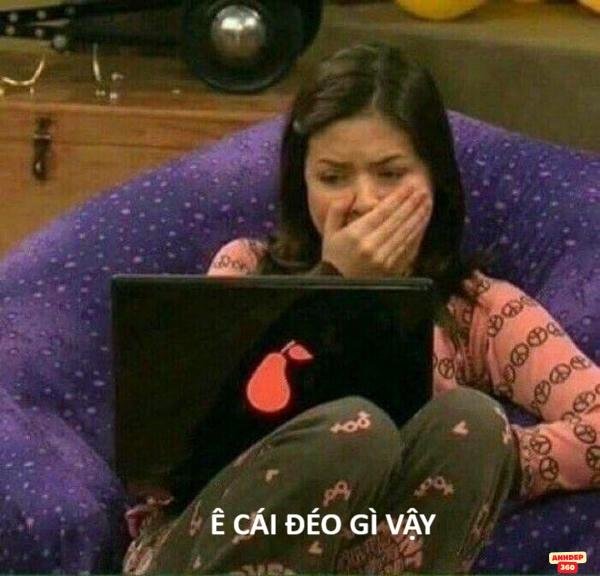 meme sợ hãi che mặt