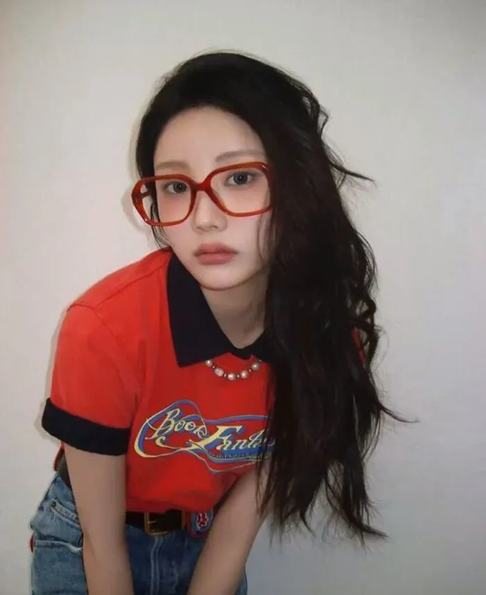 Ảnh gái xinh đeo kính dễ thương hot full hd