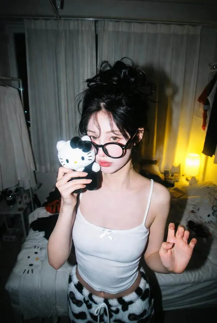 Ảnh gái xinh đeo kính dễ thương hot
