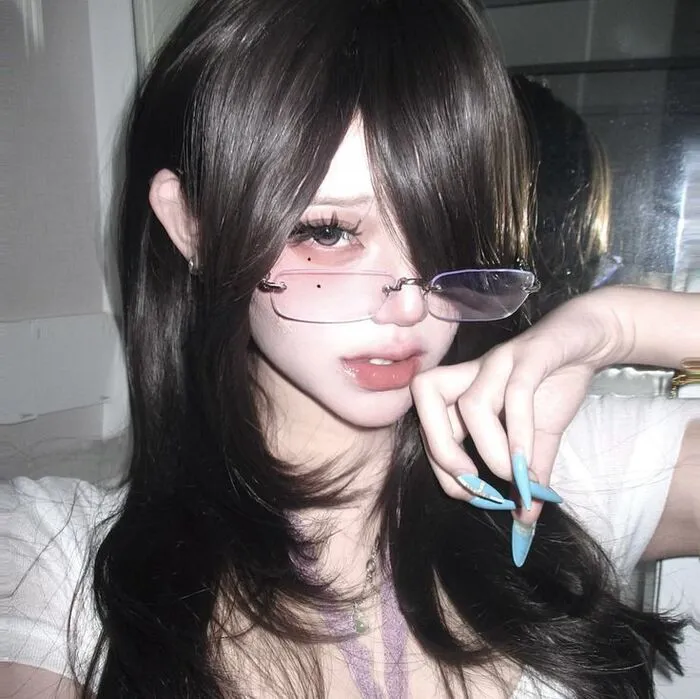 Ảnh gái xinh đeo kính slay cực hot