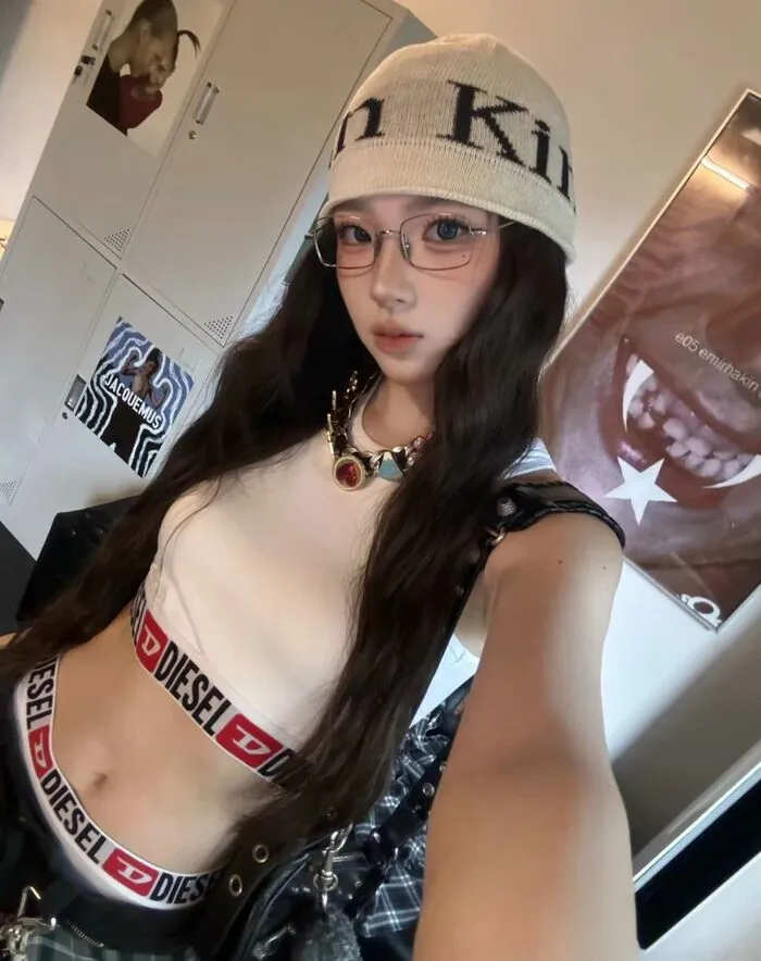 Ảnh gái xinh đeo kính slay hot nhất