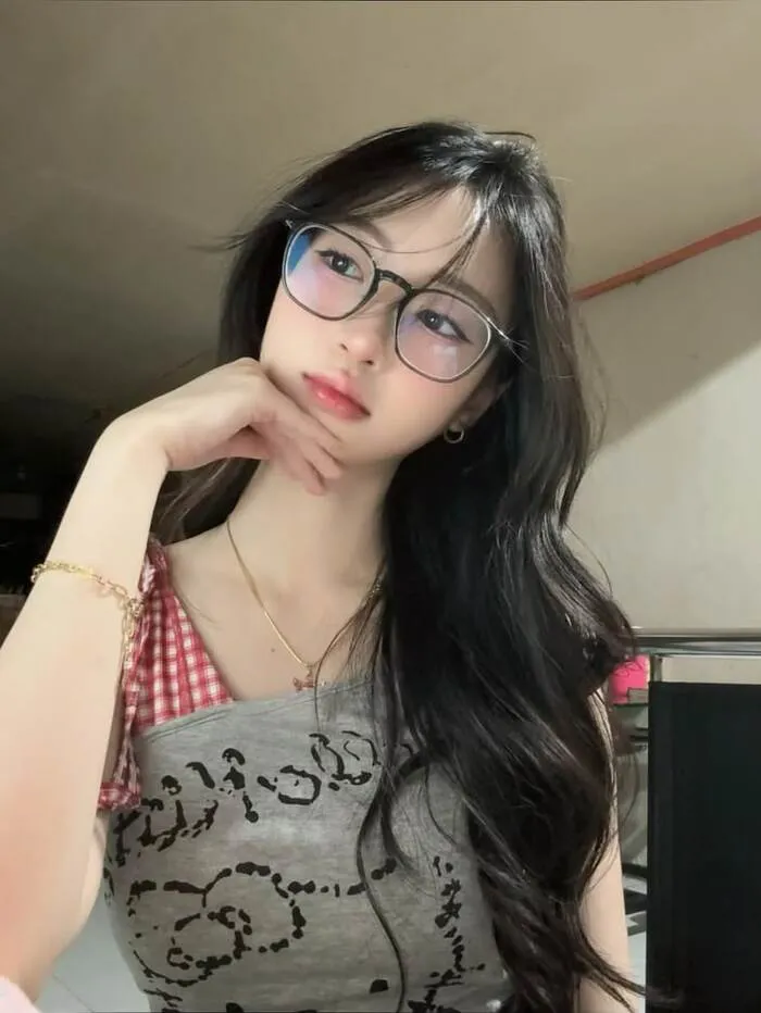 ảnh gái xinh k7 đeo kính đáng yêu ảnh gái xinh k7 đeo kính đáng yêu