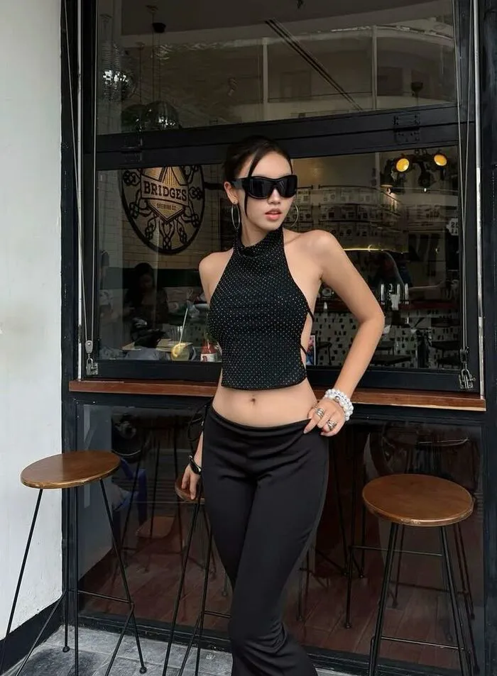 ảnh gái xinh mặc áo yếm đẹp chảnh