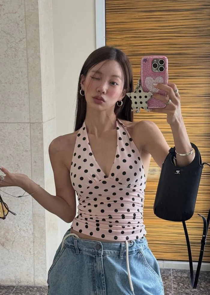 ảnh gái xinh mặc áo yếm siêu slay