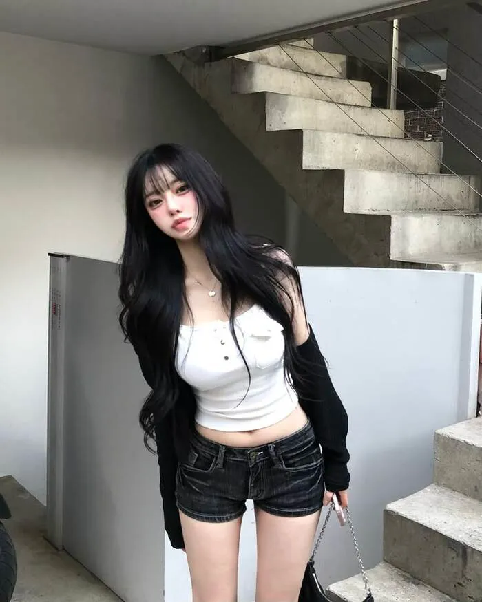 ảnh gái xinh mặc quần ngắn cute