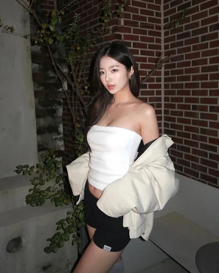 ảnh gái xinh mặc quần ngắn slay