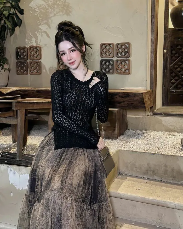 ảnh gái xinh mặc váy lưới nền tối huyền bí ảnh gái xinh mặc váy lưới nền tối huyền bí