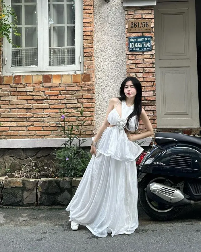 ảnh gái xinh mặc váy lưới tông màu tối giản ảnh gái xinh mặc váy lưới tông màu tối giản