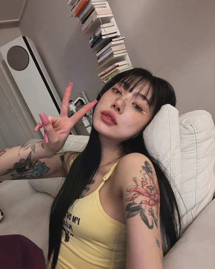 ảnh gái xinh xăm mình đẹp ánh nhìn cuốn hút ảnh gái xinh xăm mình đẹp ánh nhìn cuốn hút