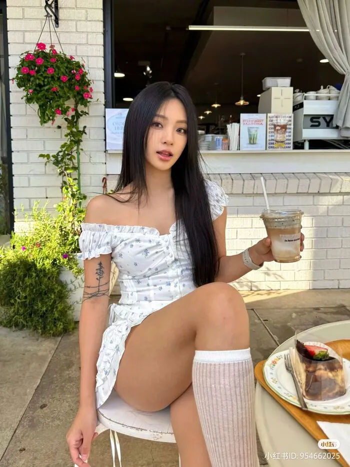 ảnh hot girl đẹp phong cách hiện đại ảnh hot girl đẹp phong cách hiện đại
