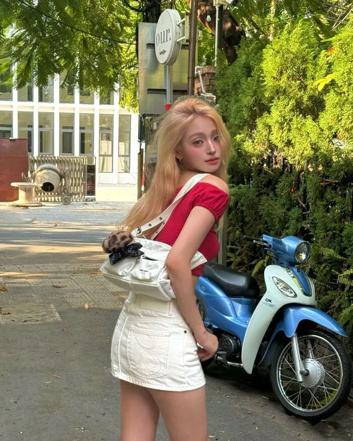 ảnh hotgirl tiktok tóc xoăn