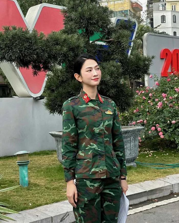 ảnh Lê Bống đẹp năng động