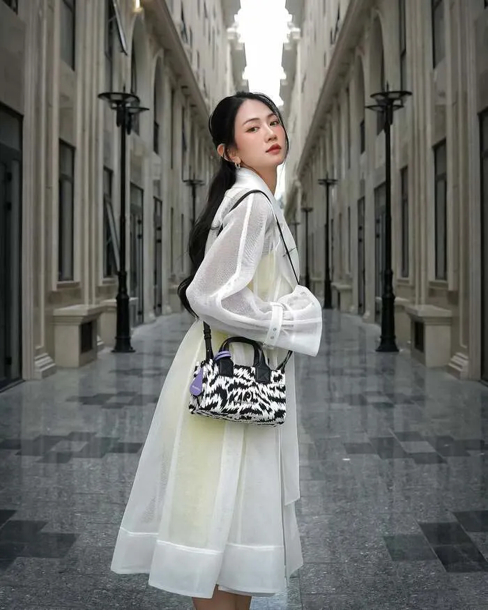 ảnh Lê Bống đẹp trong sáng