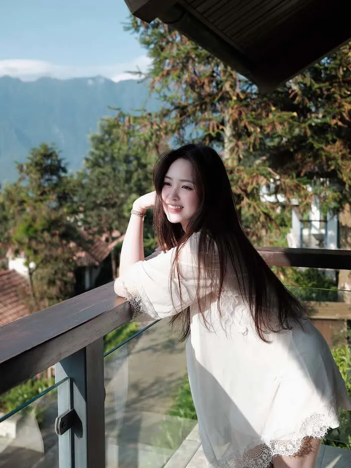 ảnh Lê Phương Anh đẹp ánh mắt cuốn hút