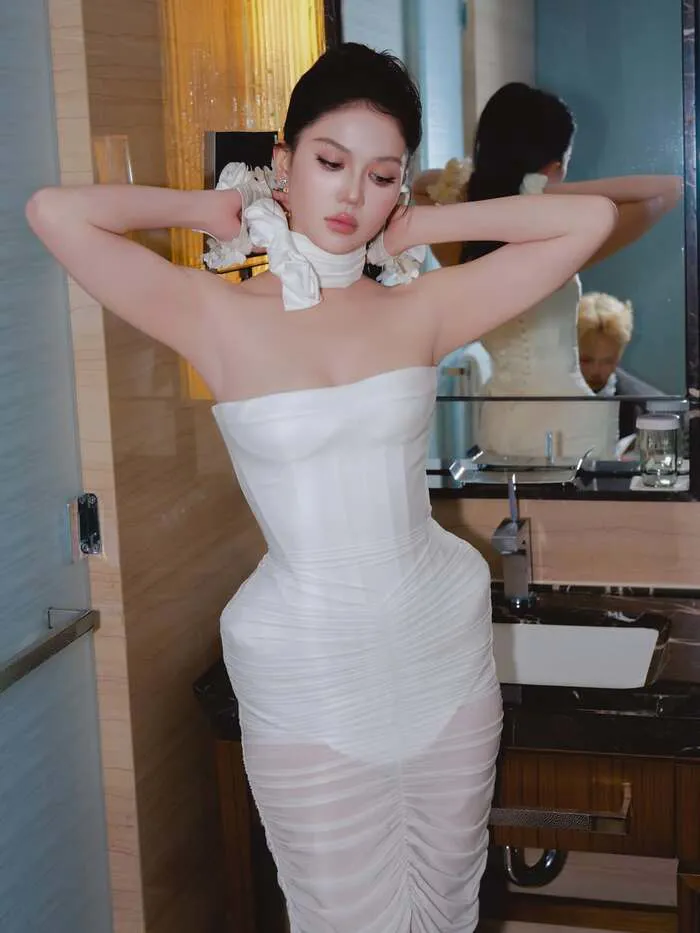 Ảnh Ngọc Trinh siêu trắng hot Ảnh Ngọc Trinh siêu trắng hot