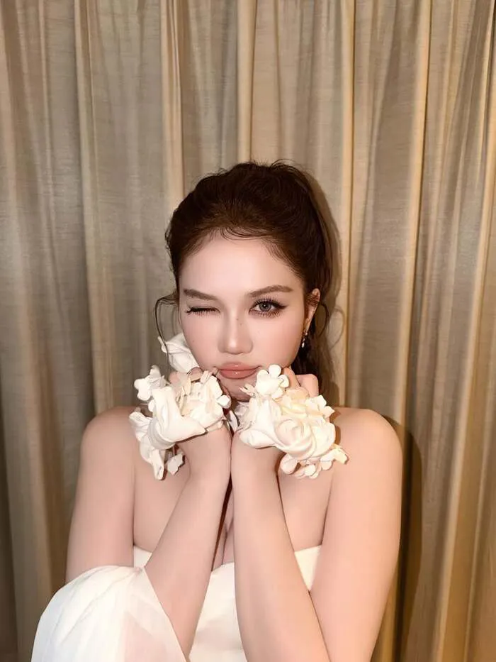 Ảnh Ngọc Trinh siêu trắng Ảnh Ngọc Trinh siêu trắng