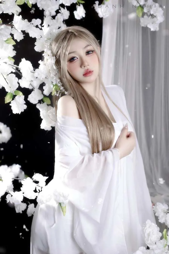 ảnh Trần Hà Linh đẹp thanh thoát