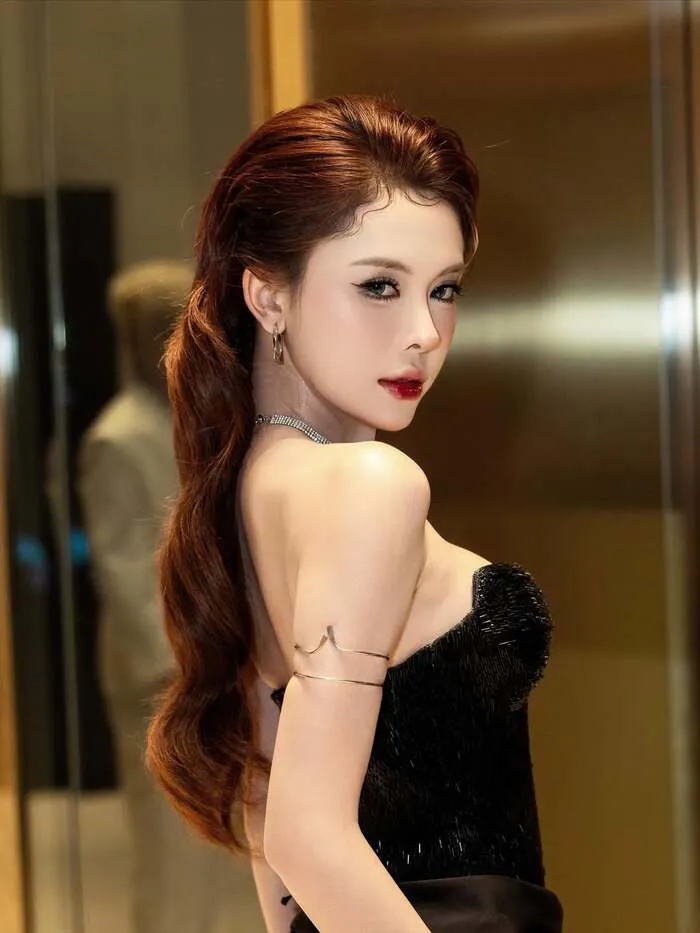 ảnh Võ Nữ Ngân Hà đẹp cuốn hút nhẹ nhàng