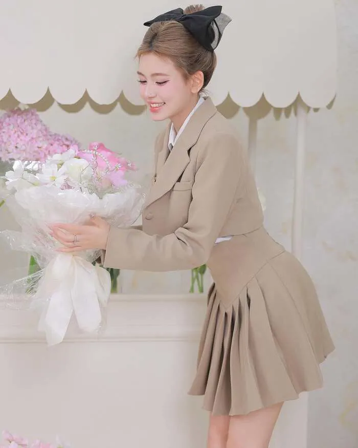 Đan Phượng ánh mắt dịu
