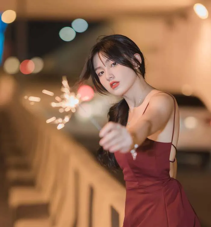 Đan Phượng cuốn mắt