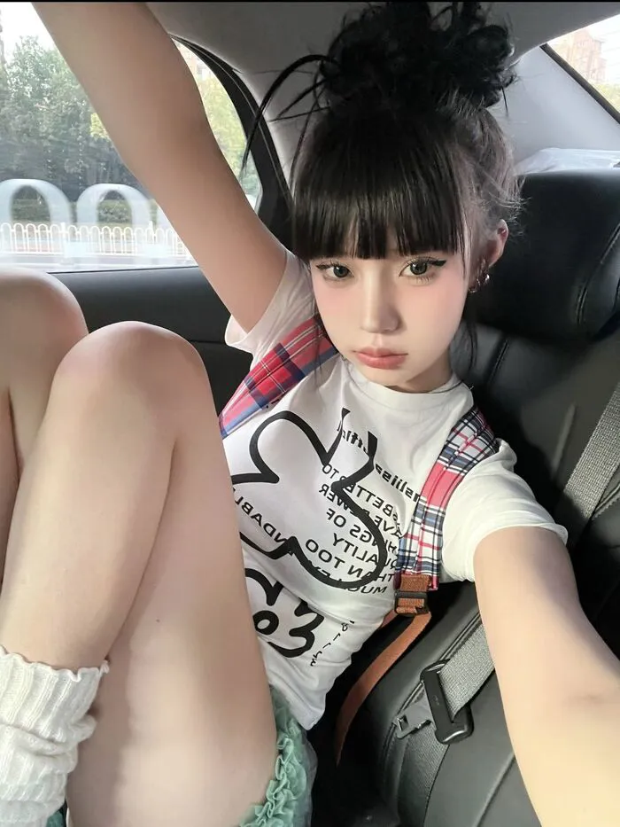 gái xinh 2k tinh nghịch