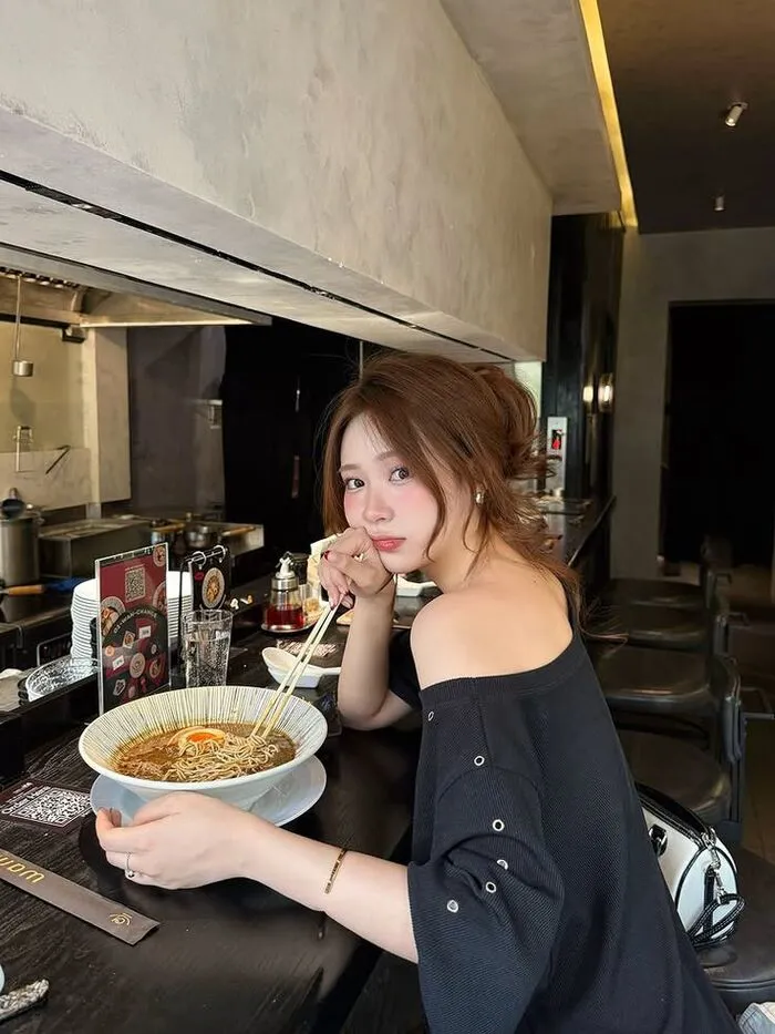 gái xinh 2k3 ánh mắt xinh
