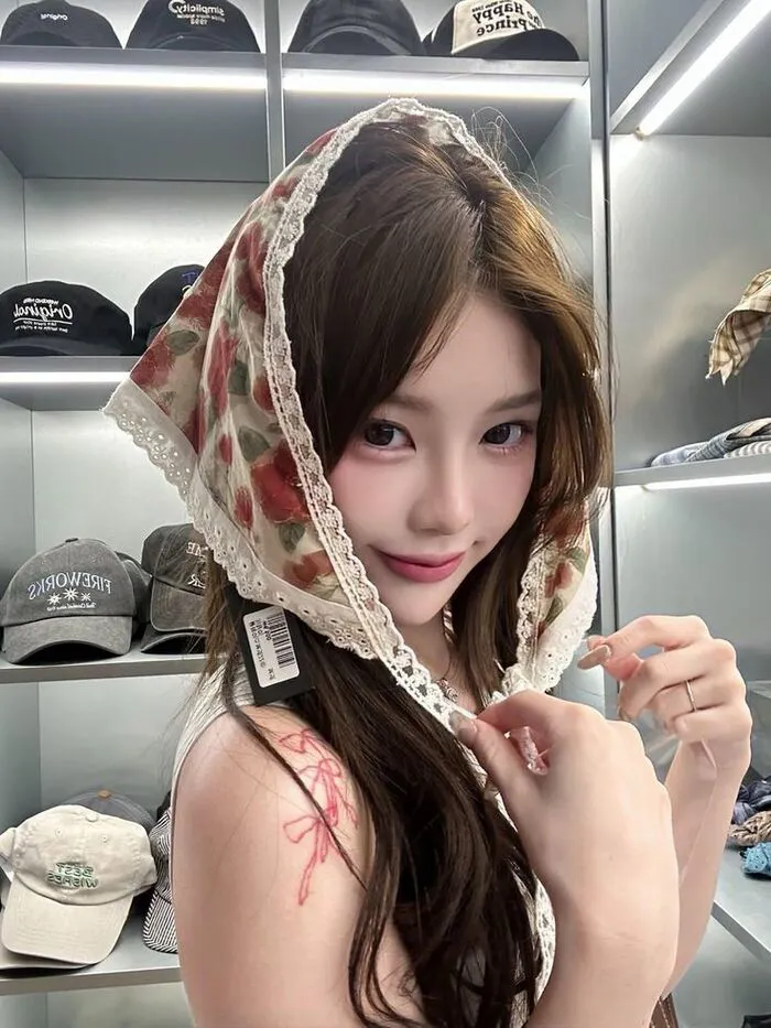 gái xinh 2k3 chụp ảnh selfie