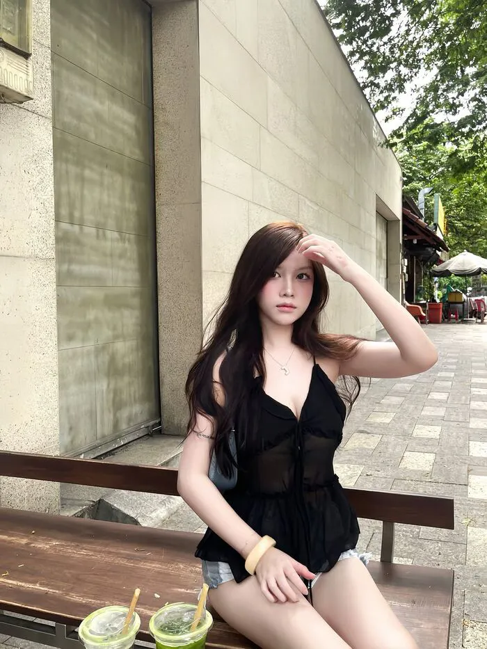 gái xinh 2k3 mặt xinh