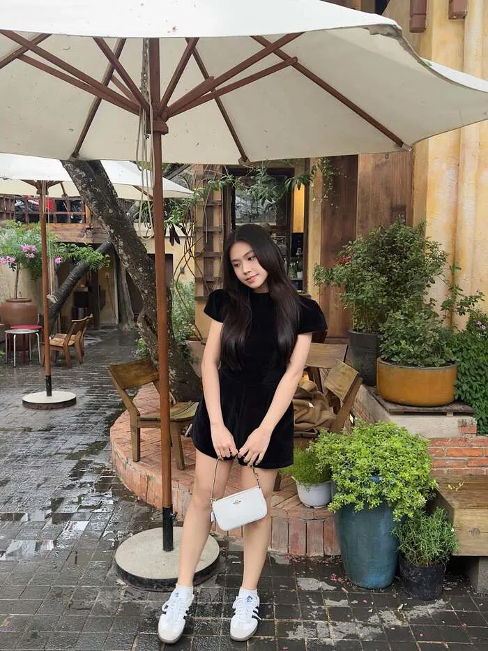 gái xinh 2k4 mặt xinh