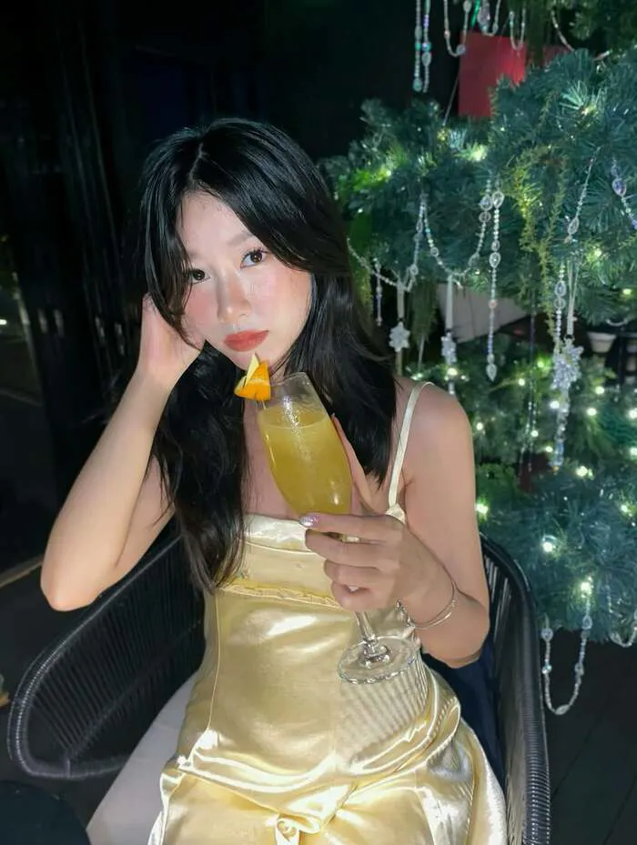 gái xinh 2k4 style cá tính