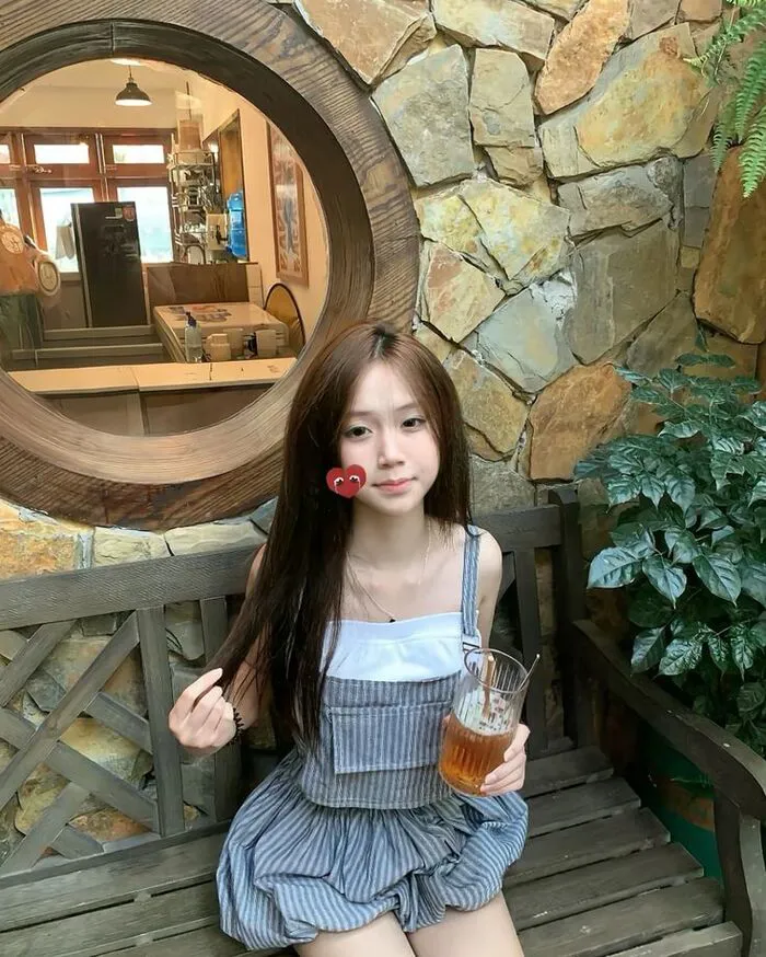 gái xinh 2k8 thần thái