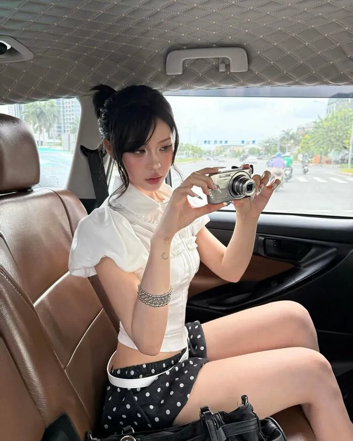 gái xinh 9x ánh mắt xinh