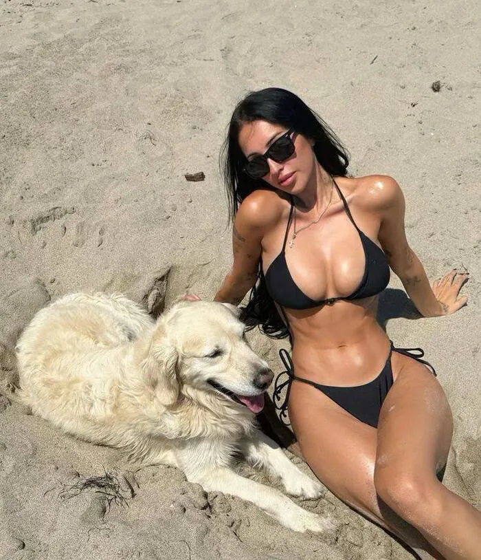 gái xinh bikini chụp ảnh ngoài trời
