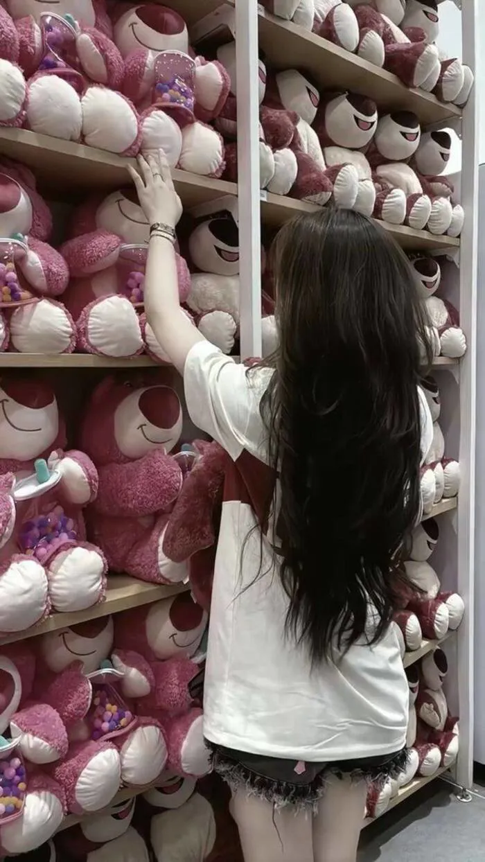gái xinh che mặt ánh sáng tự nhiên