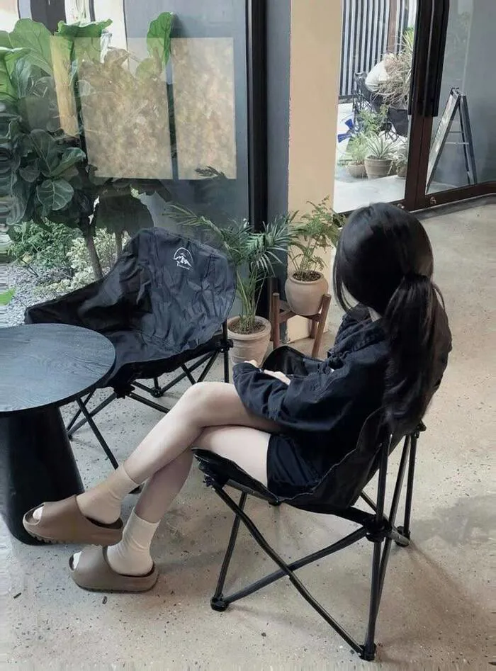 gái xinh che mặt phong cách học sinh
