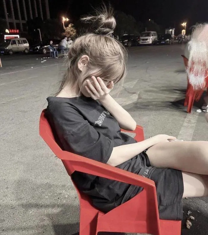 gái xinh che mặt thần thái cuốn hút