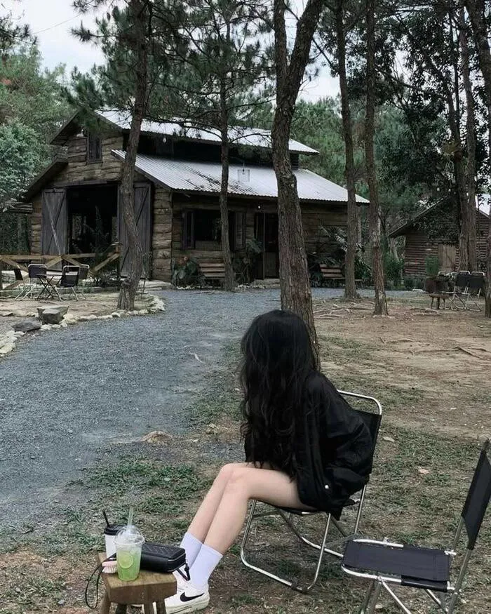 gái xinh che mặt tóc dài tự nhiên