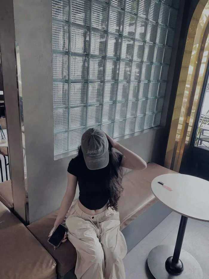gái xinh che mặt vibe nàng thơ
