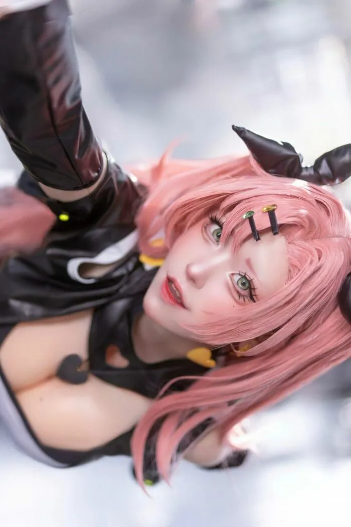 gái xinh cosplay concept chiến binh