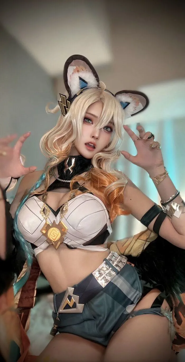 gái xinh cosplay trang phục chiến đấu