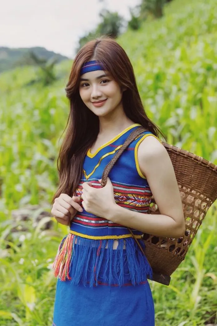 gái xinh dân tộc ê đê