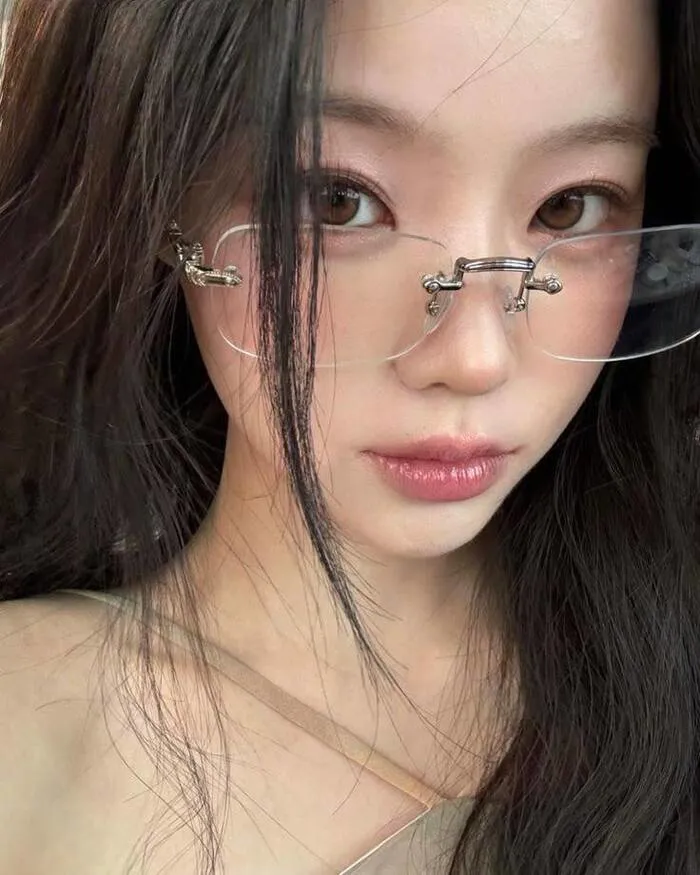 gái xinh đeo kính outfit oversize