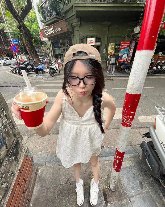 gái xinh đeo kính phong cách hàn quốc