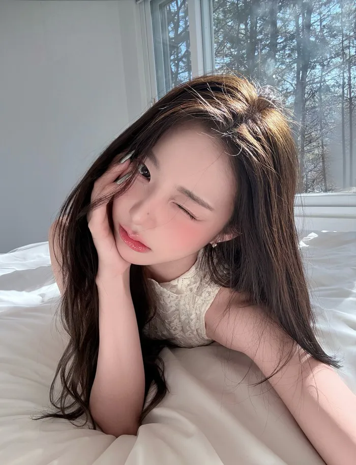 gái xinh hàn quốc phong cách dễ thương nháy mắt gái xinh hàn quốc phong cách dễ thương nháy mắt
