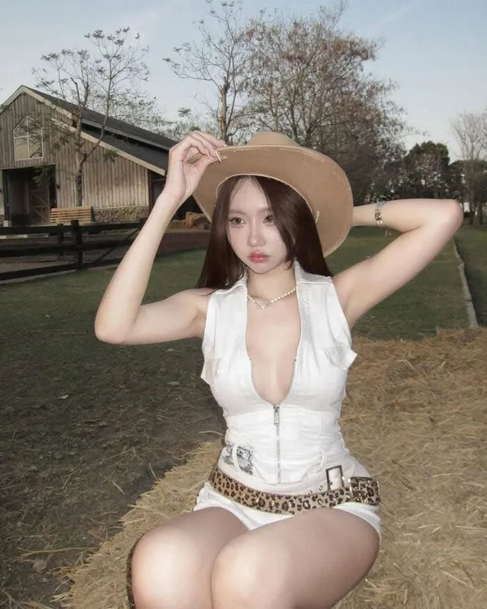 gái xinh hở hang outfit mùa hè