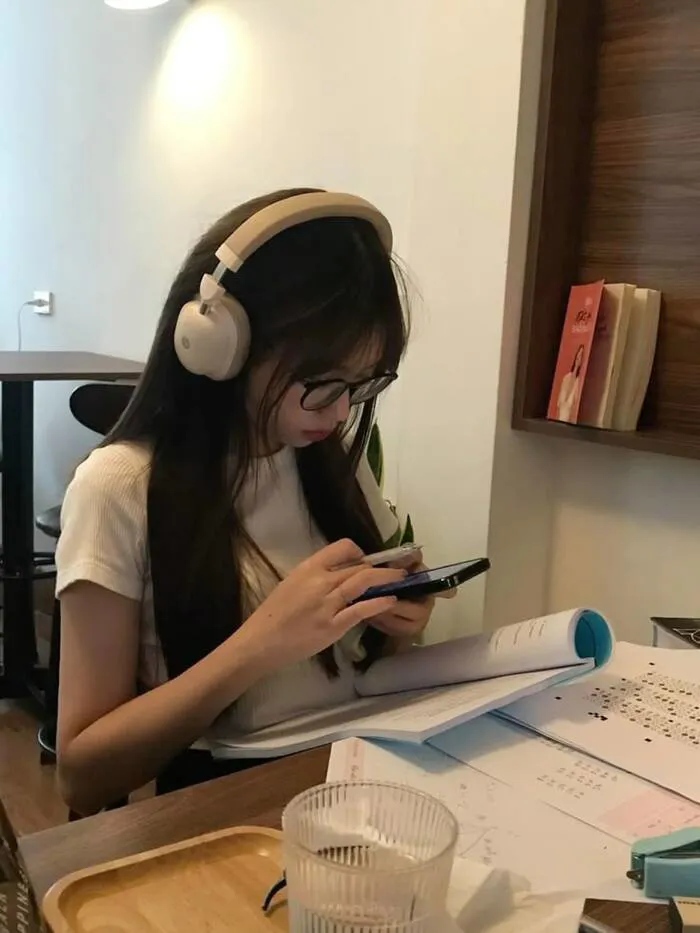 gái xinh học sinh phong cách nhẹ nhàng học bài gái xinh học sinh phong cách nhẹ nhàng học bài