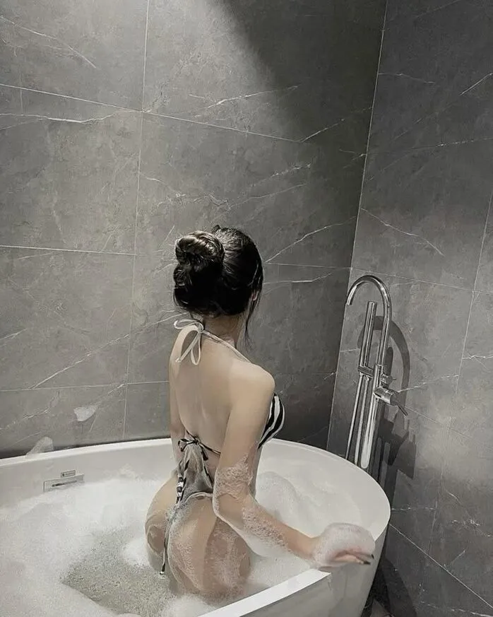 gái xinh khoe mông chụp ảnh trong phòng gái xinh khoe mông chụp ảnh trong phòng