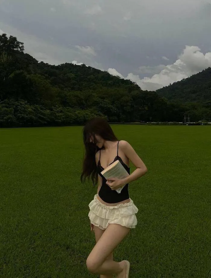 gái xinh khoe ngực chụp ảnh trong phòng gái xinh khoe ngực chụp ảnh trong phòng