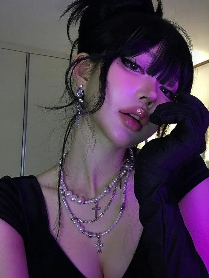 gái xinh khoe ngực style năng động gái xinh khoe ngực style năng động