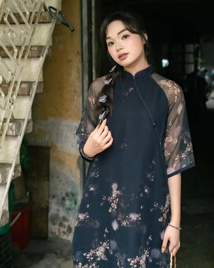 gái xinh mặc áo dài ánh mắt dịu dàng